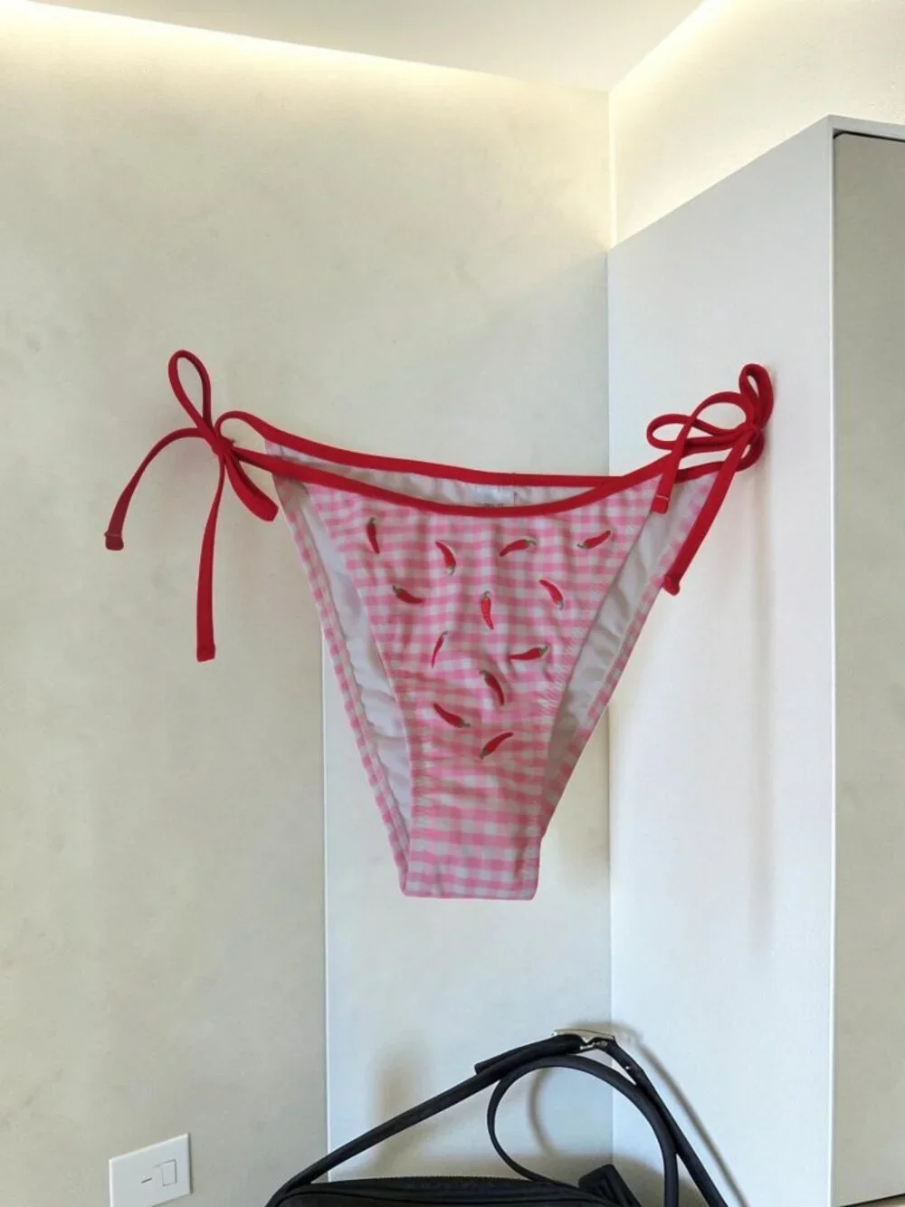 Wild Fable Women's Chili Pepper Low-Rise High Leg Extra Cheeky Bikini Bottom (M) - Picture 4 of 7